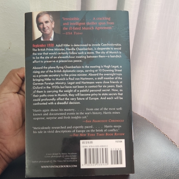 Munich by Robert Harris Paperback - Picture 2 of 3